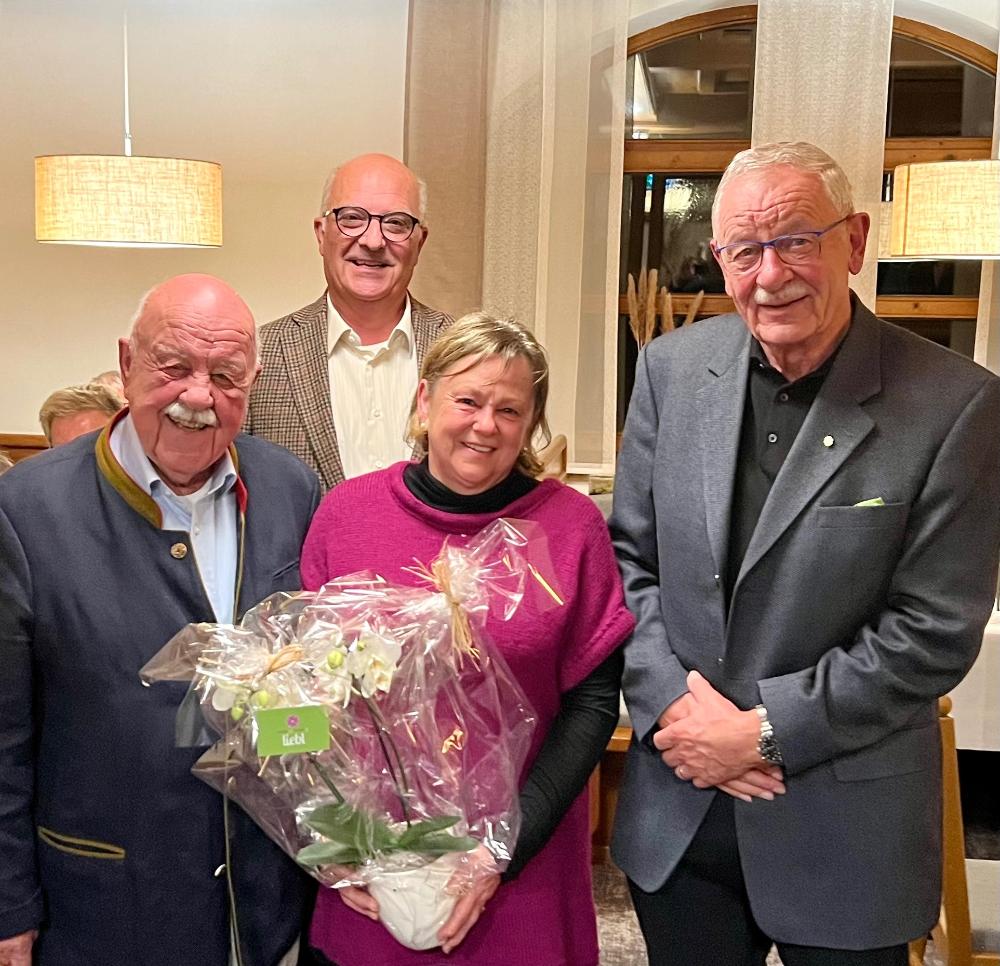V.l. Kassenprüfer Wolfgang Hufler, Past-Präsident Armin Schmatz, Kassenführerin Ingrid Nebl, Kassenprüfer Walter Lindner