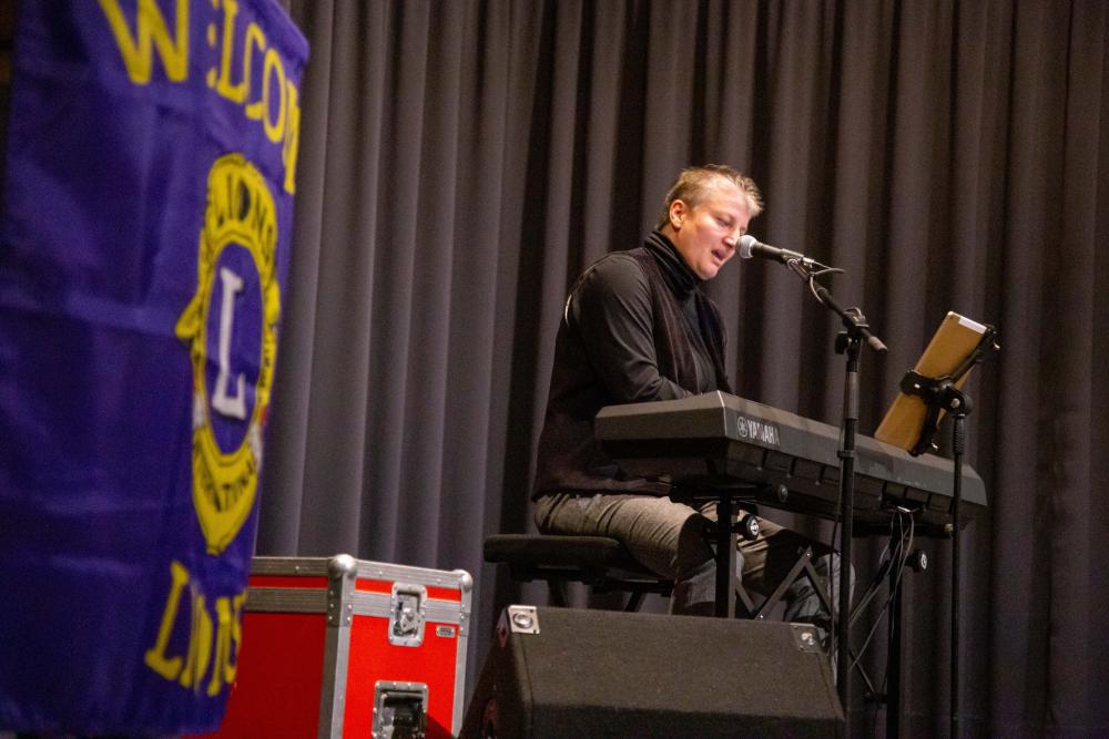 Christiane Öttl bereitete den Gästen ein fried- und klangvolles Erlebnis