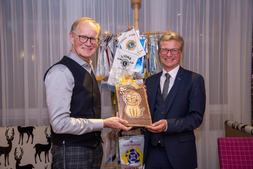 Bernd Sibler (rechts) und Lions-Präsident Markus Pühringer
