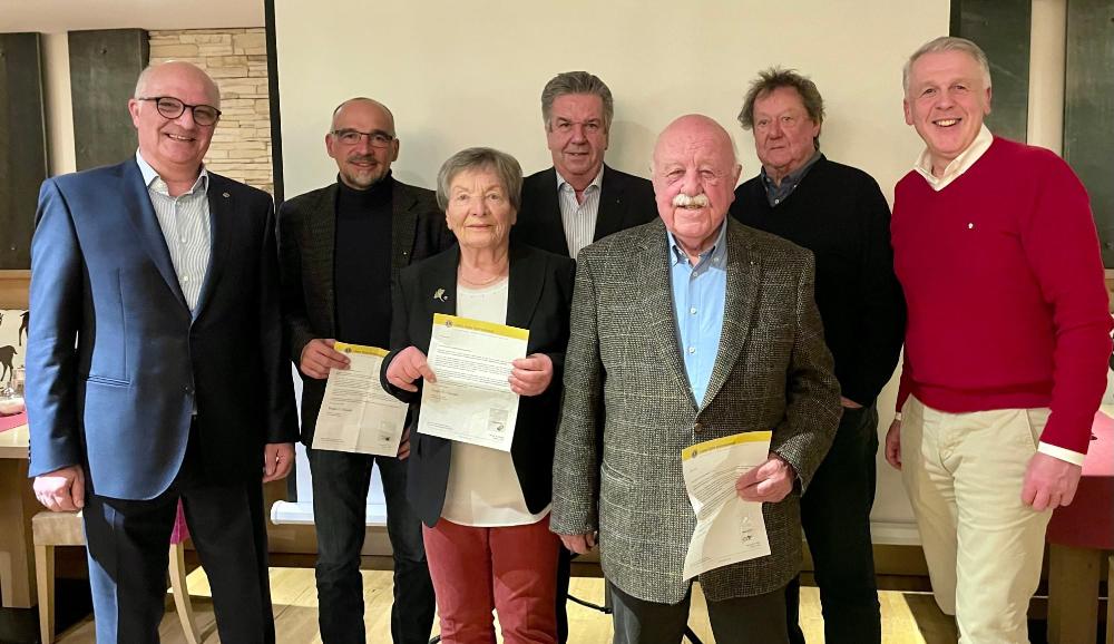 v.l.: die langjährigen Lions-Mitglieder: Max Kölbl, Sigrid Hinterdobler, Dr. Hans Peter Unterberg, Wolfgang Hufler, Dr. Klaus Bauer und Carsten Clemens